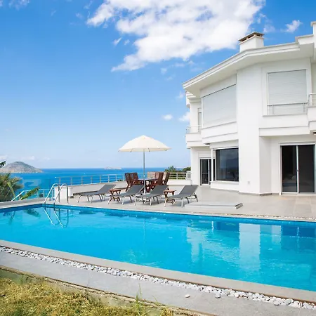 Azure Heaven Villa *