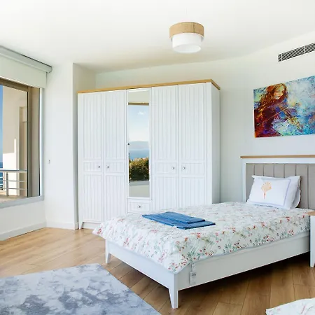 Azure Heaven Vila *