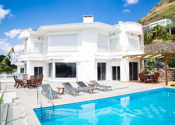 Azure Heaven Vila
