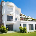 Azure Heaven Villa *